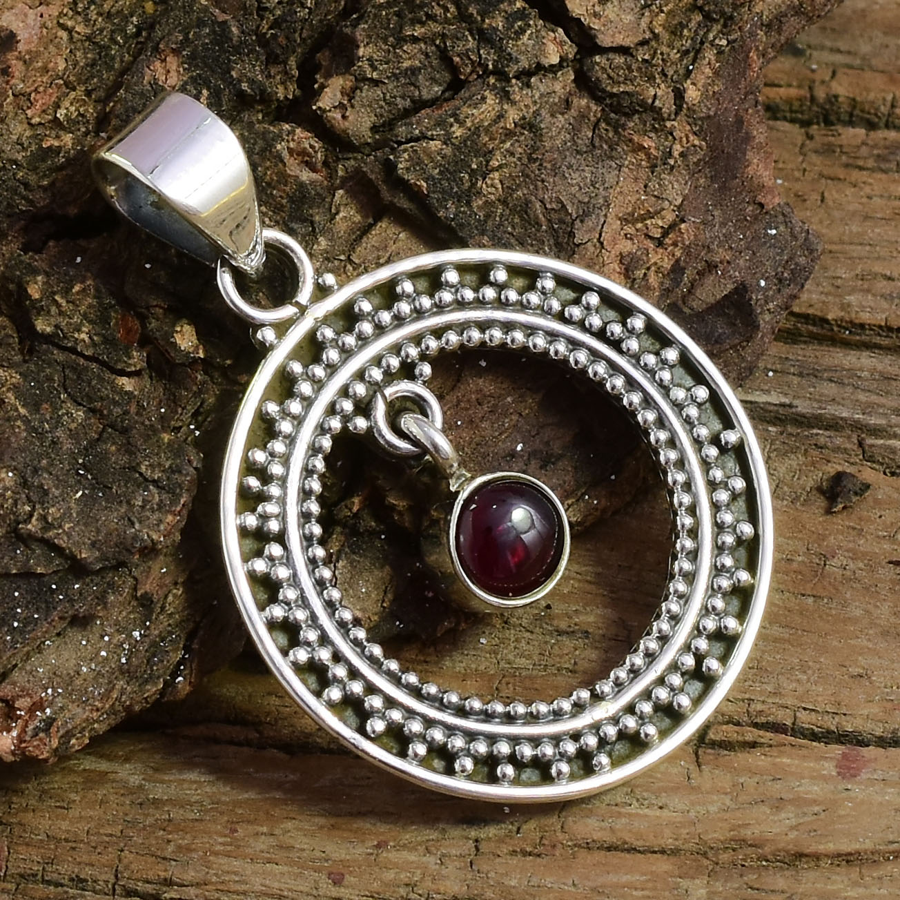 Handmade Natural Red Garnet Gemstone 925 Sterling Silver Pendant, Wholesale Red Gemstone Boho Pendant Jewelry For Suppliers