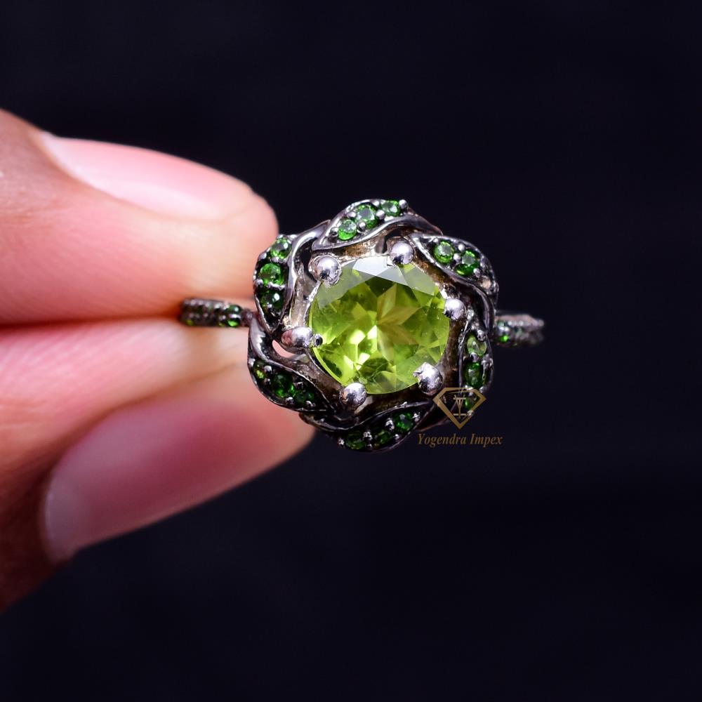 Gorgeous Natural Peridot Gemstone Ring 925 Sterling Silver Prong Set Round Shape Green Gemstone Gift Ring For Wholesale Supplier