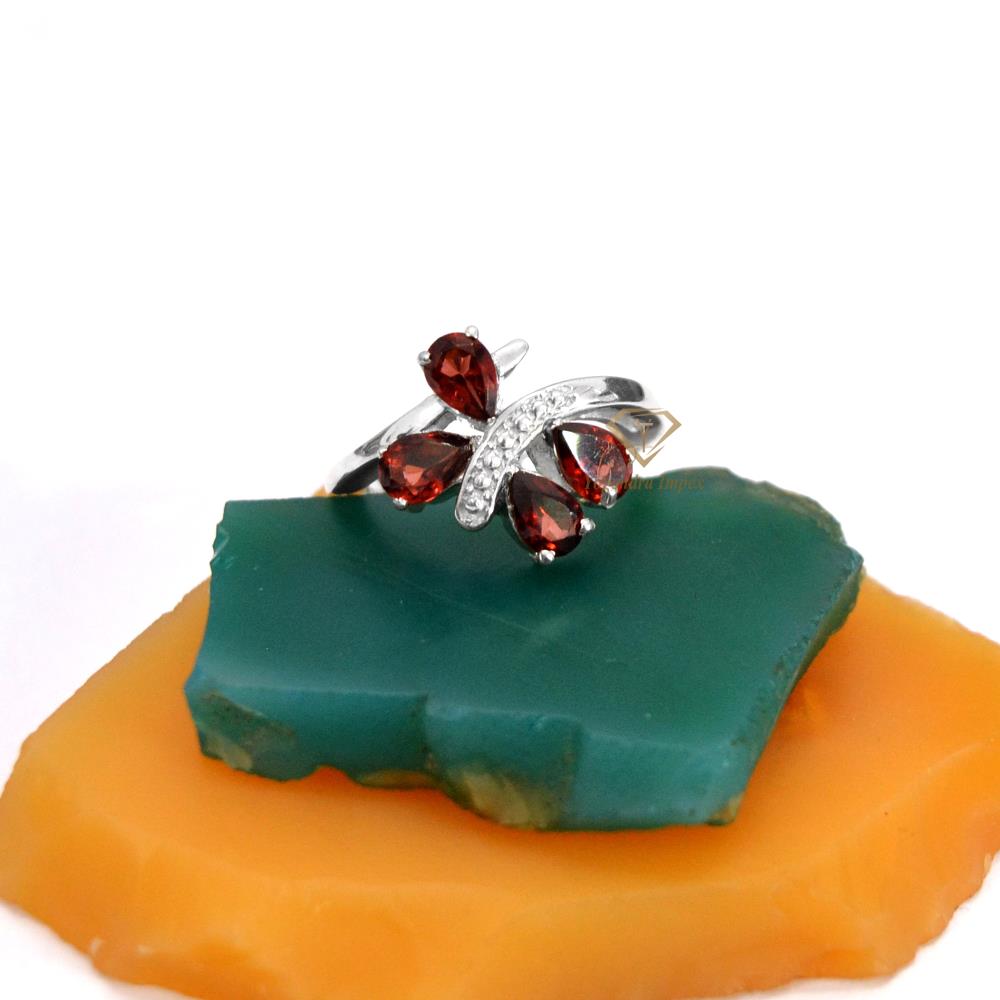 Pear Shape Natural Red Garnet Gemstone 925 Sterling Silver Ring Beautiful Birthday Gift Gemstone Rings For Wholesale Suppliers